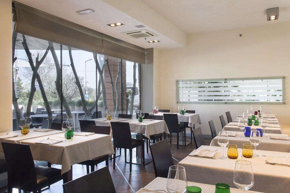 Courtyard By Marriott Venice Airport Tessera Exterior foto