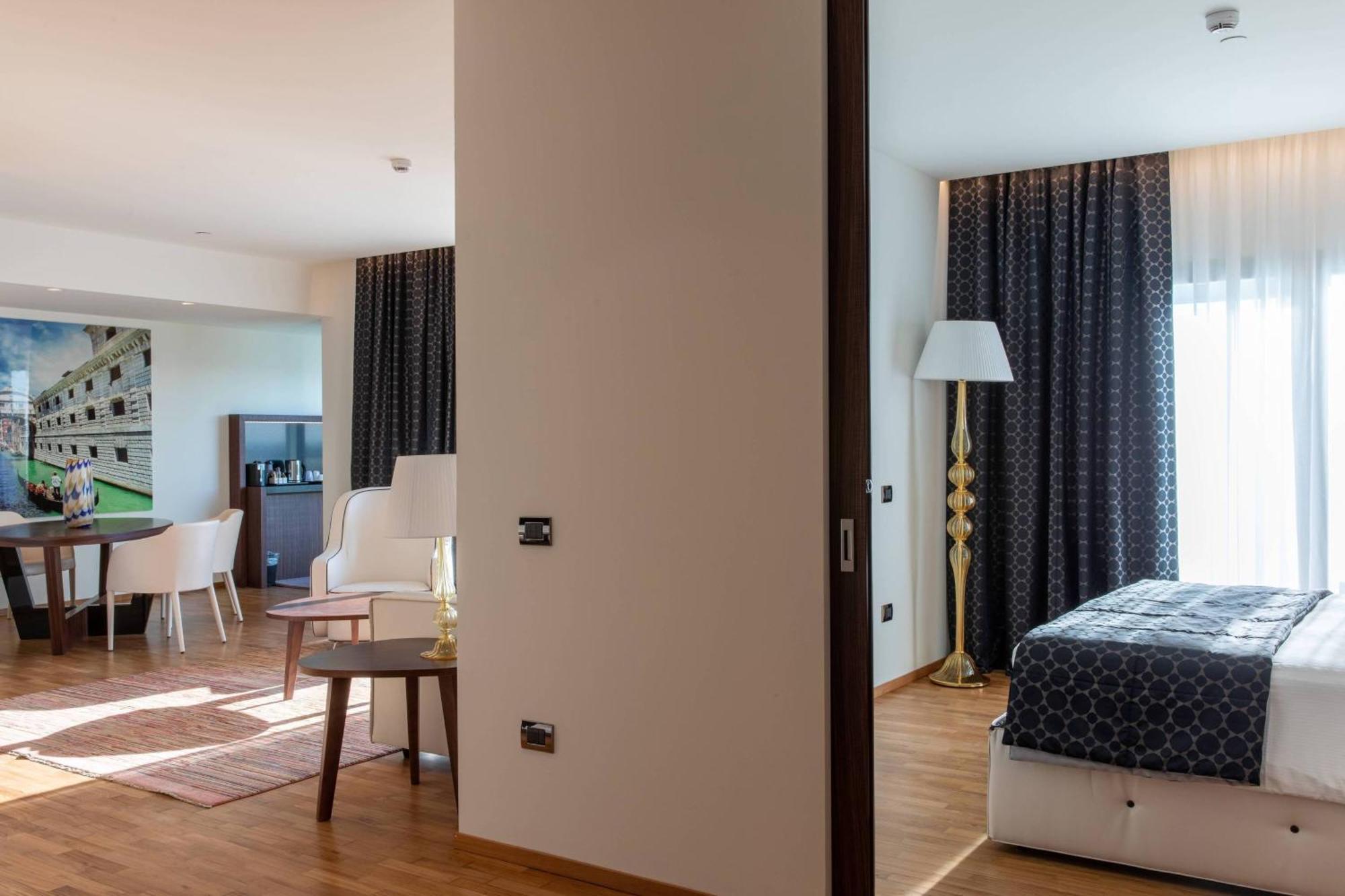 Courtyard By Marriott Venice Airport Tessera Exterior foto