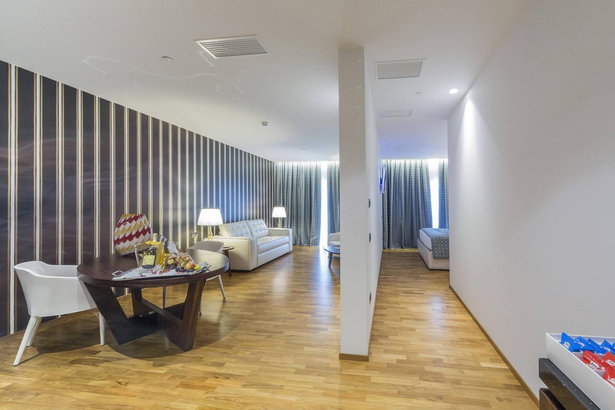 Courtyard By Marriott Venice Airport Tessera Exterior foto